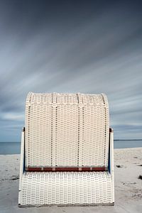 Fauteuil de plage sous un orage naissant sur Marianne Kiefer PHOTOGRAPHY