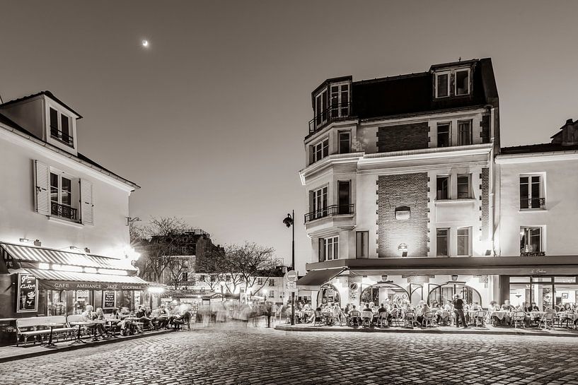 Place du Tertre auf dem Montmartre in Paris / Schwarzweiss von Werner Dieterich