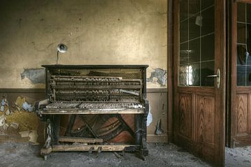 Das verlassene Klavier von Frans Nijland