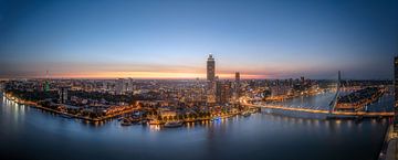 Rustgevende Zonsondergang over Rotterdam - Een Stadsgezicht om te Koesteren