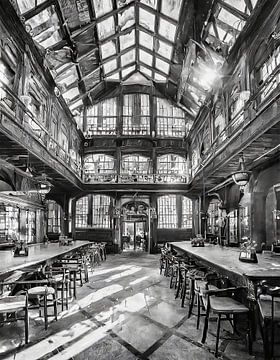 Lost Places koffiebar met twee verdiepingen van Mustafa Kurnaz
