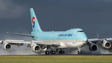 Landing korean air cargo by Arthur Bruinen