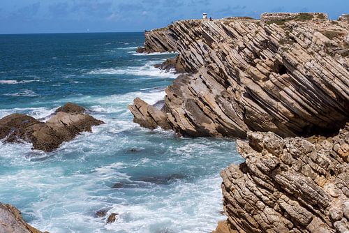 Das Meer formt schroffe Klippen