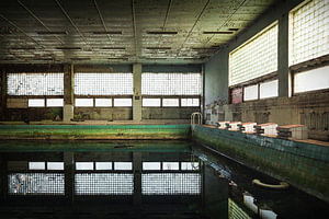 Verlassenes Schwimmbad.