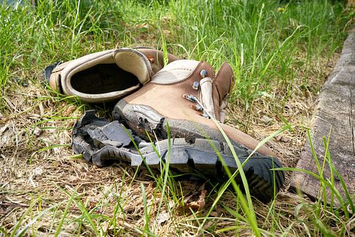 gebroken oude wandelschoenen