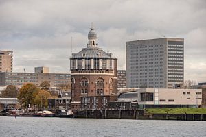 Wasserturm auf dem Esch und Erasmus-Universität in Rotterdam.
