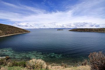 Blauwe Lagune, Titicacameer, Bolivia van aidan moran