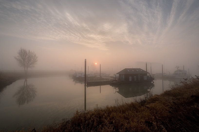 Sunrise with fog at boathouse port Maurik by Moetwil en van Dijk - Fotografie