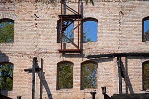 Abriss des Speicher gebäudes des Komplexes Böllberger Mühle in Halle