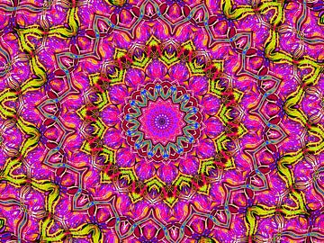 Pretty Violet (Mandala in violet) van Caroline Lichthart