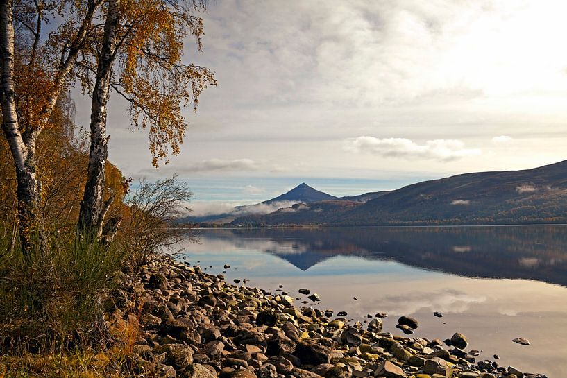 Loch Rannoch en Schiehallion, Perth en Kinross, Schotland, Verenigd Koninkrijk van Arch White