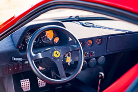 Armaturenbrett eines Ferrari F40, Supersportwagen aus den 1980er Jahren von Sjoerd van der Wal Fotografie