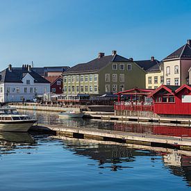 Uitzicht op de stad Arendal in Noorwegen van Rico Ködder
