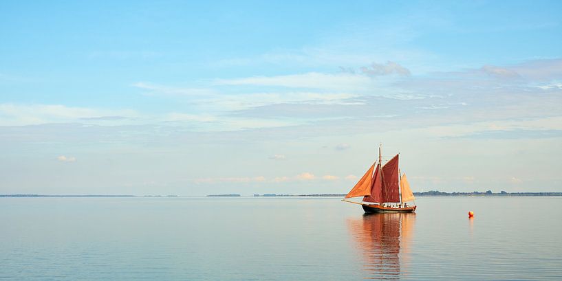 Segeln mit dem Zeesboot auf dem Saaler Bodden von Reiner Würz / RWFotoArt