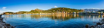 Prachtig panoramabeeld van Port de Soller op het eiland Mallorca, Spanje van Alex Winter