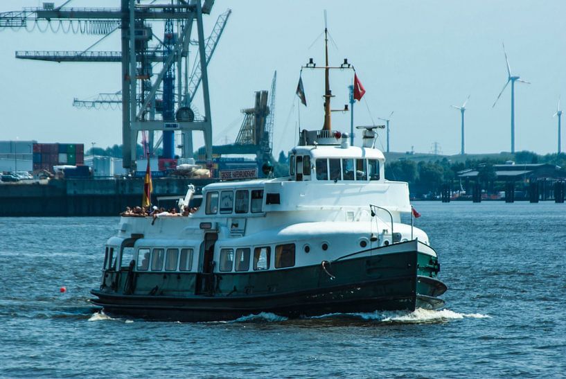 Older ship for the tourists by Norbert Sülzner