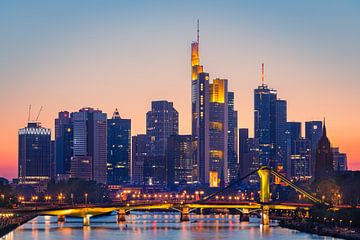 Zonsondergang Frankfurt am Main van Henk Meijer Photography