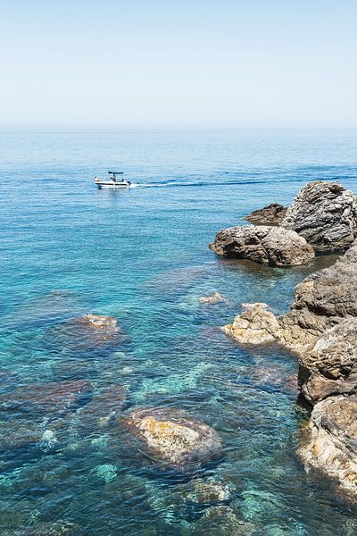 A sunny spring day on the coast in Calabria by Photolovers reisfotografie