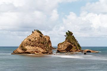 Rocks on the coast of Dominica van Ralf Lehmann