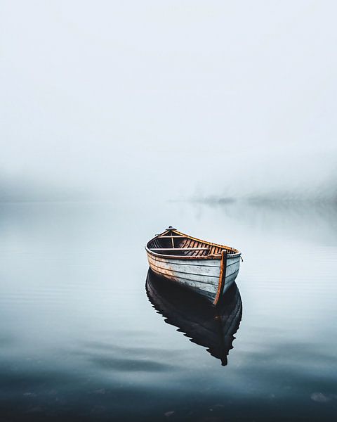 Bateau solitaire sur le lac par fernlichtsicht
