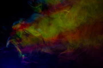 Kleurrijke Rook wolk van Marie-Claire Aling