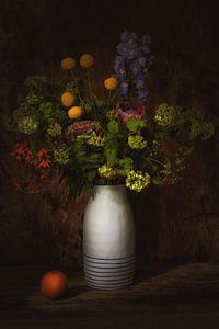 Still life with  flowers. van Saskia Dingemans Awarded Photographer