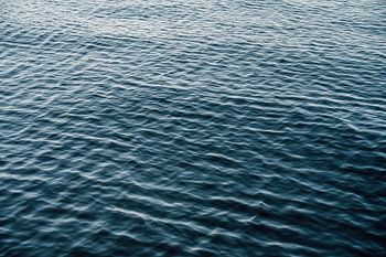 Dunkelblaues Meer