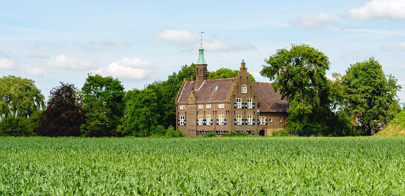 Schloss Meeuwen im niederländischen Dorf Meeuwen von Ruud Morijn