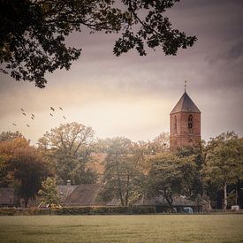 De kerk van Havelte op een bewolkte dag van Jaimy Leemburg Fotografie