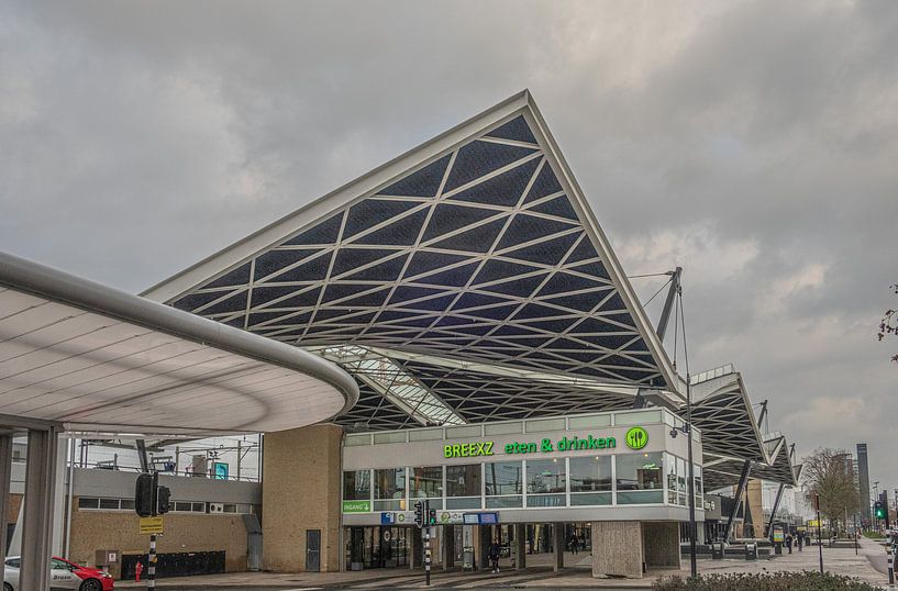 Tilburg train station by Freddie de Roeck