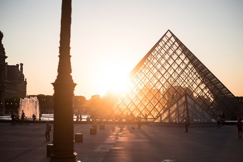 Louvre Museum by Hello Pompoyo