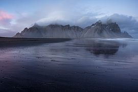 Stokksnes IJsland by Luc Buthker