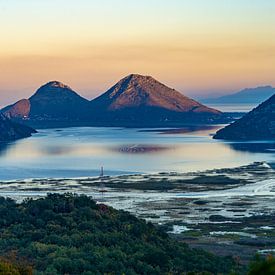 Het meer van Scutari, Montenegro, van Peter Schickert