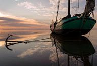 Skutsje à sec au coucher du soleil par Hette van den Brink Aperçu