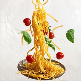 Creatieve vliegende spaghetti Food Fotografie van butfirstsalt