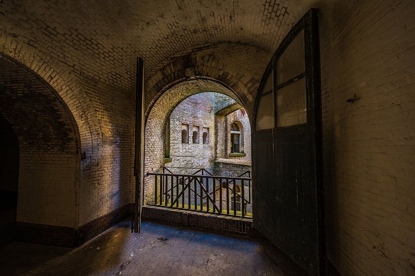 Vue d'une forteresse historique sur la ligne de flottaison par Michel Knikker