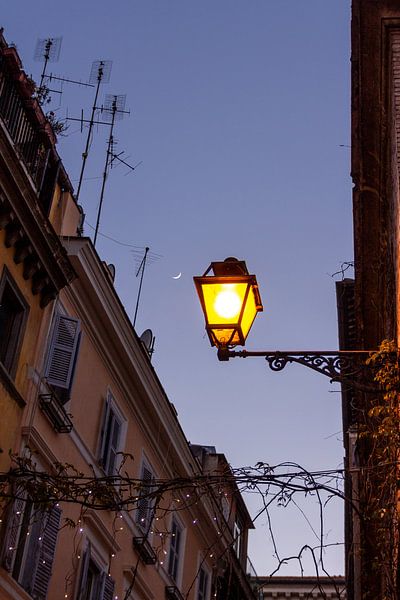 Lanterne de rue à Rome par Mickéle Godderis
