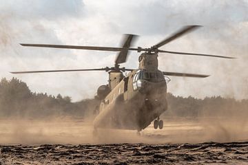 Spectaculair! Landing Chinook! Zand happen op GLV tijdens een landing van de nieuwe CH-47F MYII CAAS van Jaap van den Berg