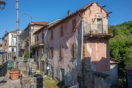Les vieilles maisons étroites de Spigno Monferrato