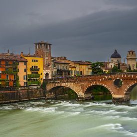 Vérone sous la pluie sur Walter G. Allgöwer