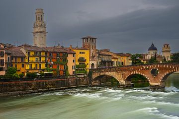 Verona in de regen van Walter G. Allgöwer