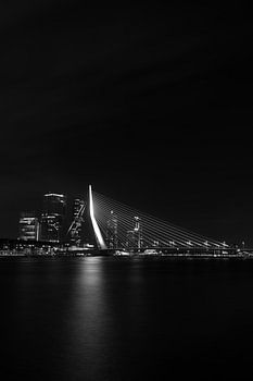 Erasmusbrug Rotterdam in zwart-wit