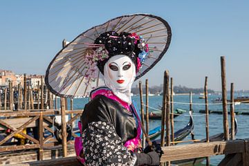 Carnaval in Venetië - voor de gondels op het San Marcoplein van t.ART