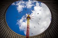 Zweefmolen in een koeltoren in Kalkar van Suzanne Schoepe thumbnail