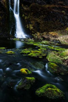 Waterval in Ijsland, Gjáin van Sugar_bee_photography