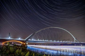 Startrail Oversteek Nijmegen van Henk Kersten