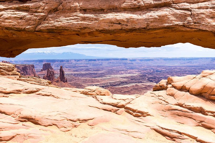 Vue de Mesa Arch au parc national de Canyon Lands en Amérique par Linda Schouw