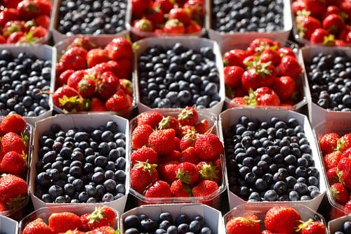 Fresh strawberries and blueberries in hulls