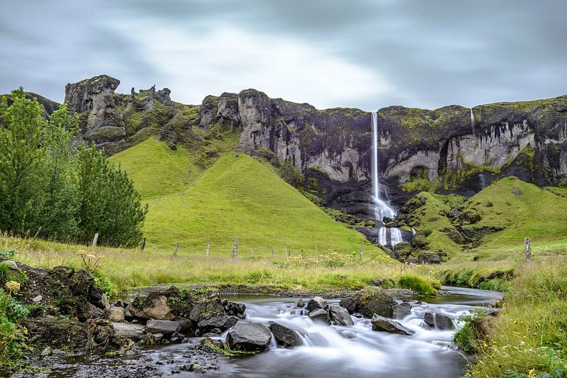 Wasserfall in einem Bach in Island mit Langzeitbelichtung von Sjoerd van der Wal Fotografie