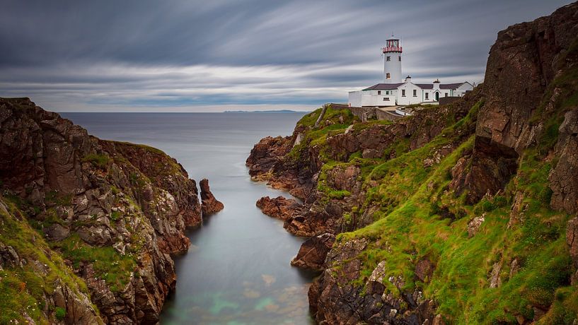 Der Leuchtturm von Fanad Head in Irland von Roland Brack